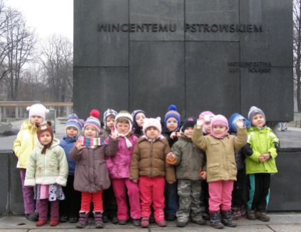 kids under the monument